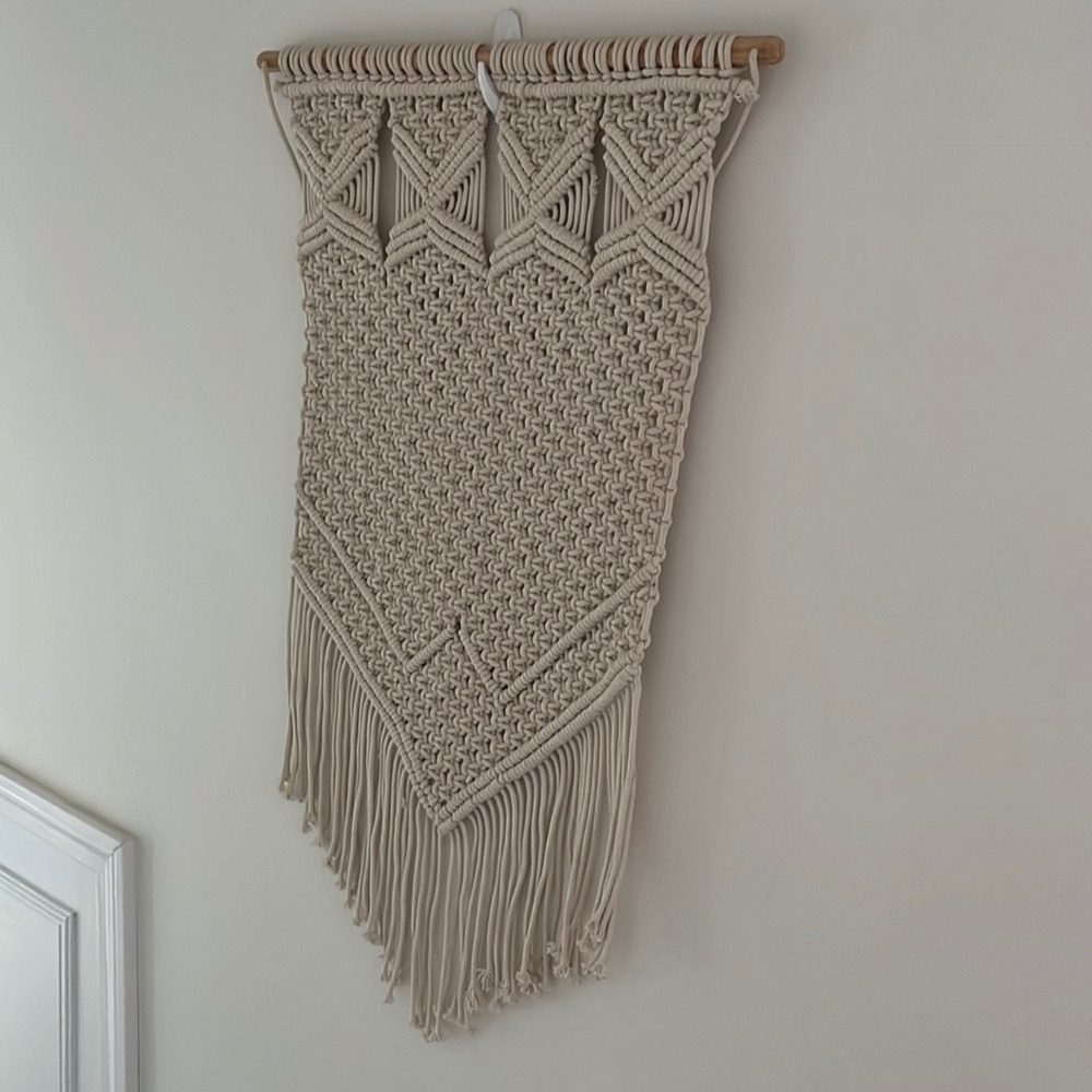 Macramé wall hanging - Picture 2 of 5